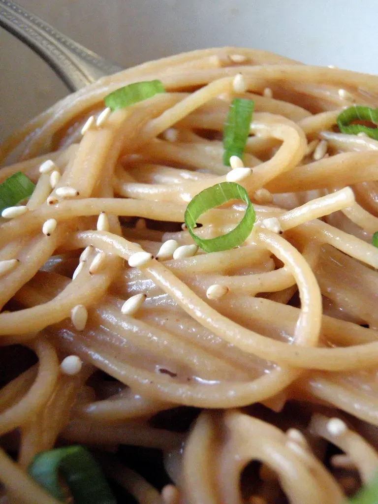 11. Peanut Butter Noodle Stir-Fry with Vegetables (Image Credits: Flickr)