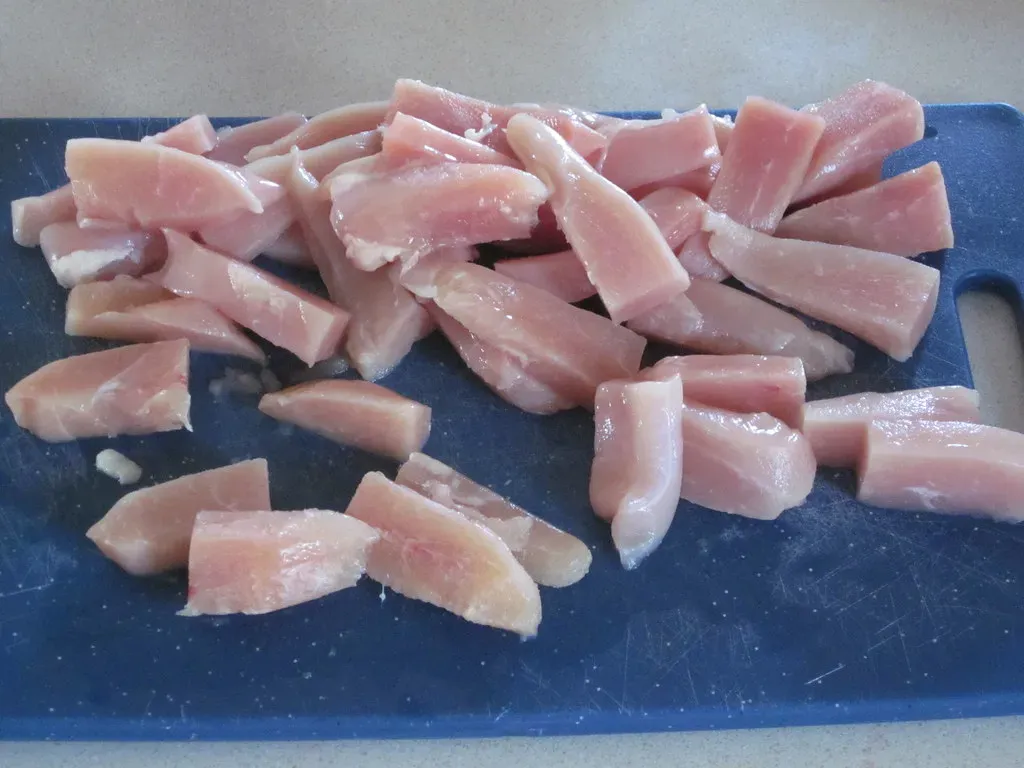 3. Thawing Frozen Meat on the Kitchen Counter (trenttsd, Flickr, CC BY 2.0)