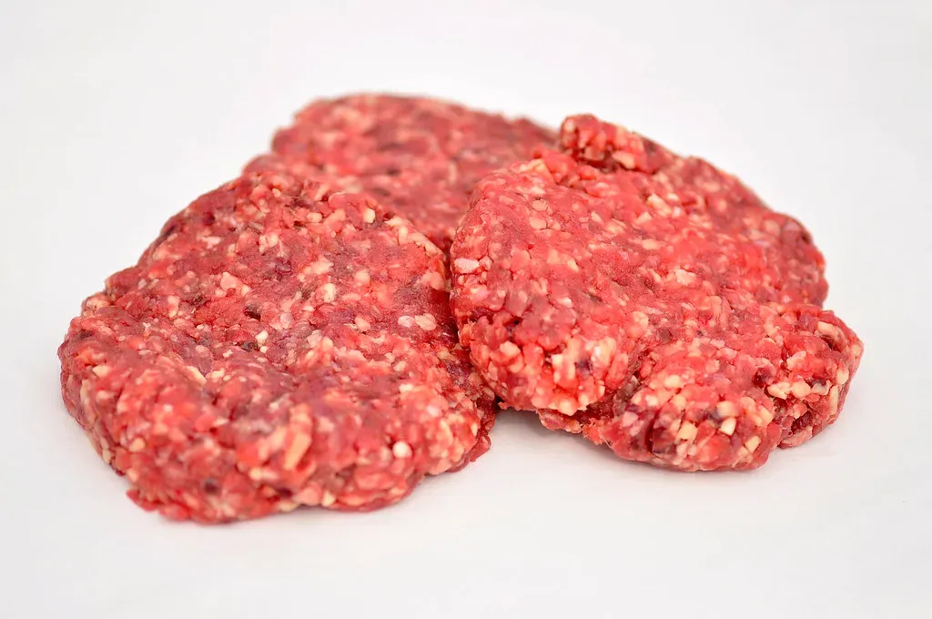 7. Keeping Patties Cold Until the Very Last Moment (Image Credits: Flickr)