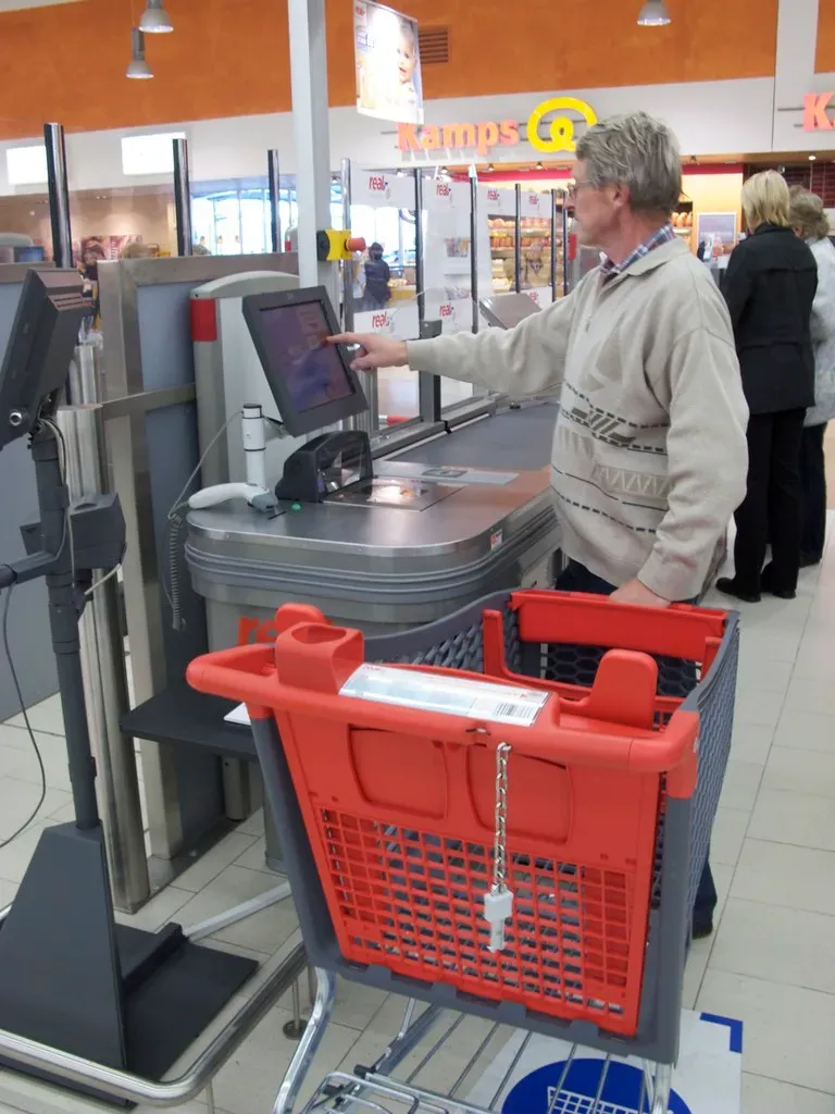 12. Self-Checkout Actually Helps You Stick to Your List (Image Credits: Flickr)