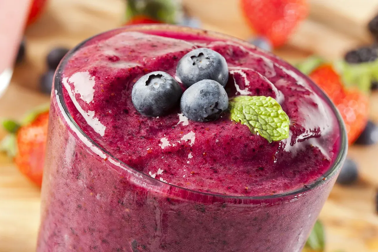 2. Naked Juice Pomegranate Blueberry - Even More Sugar, Even More Deceptive (Image Credits: Pixabay)