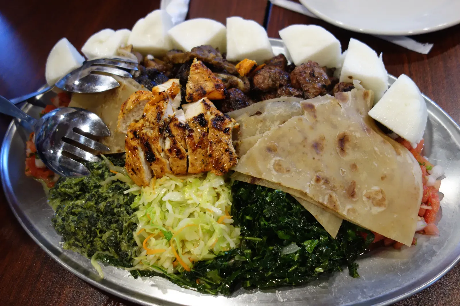 4. The Restaurant Combo Platter: More Is Not More (Image Credits: Wikimedia)