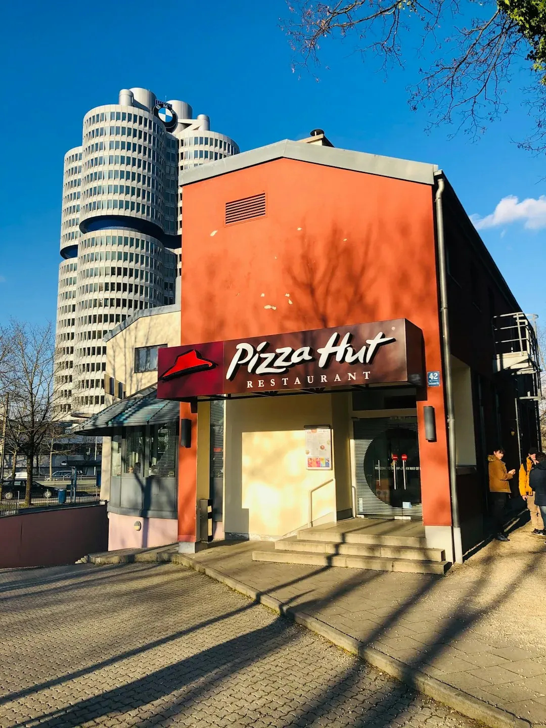 4. Pizza Hut - Stuck in a Price and Quality Rut (Image Credits: Unsplash)