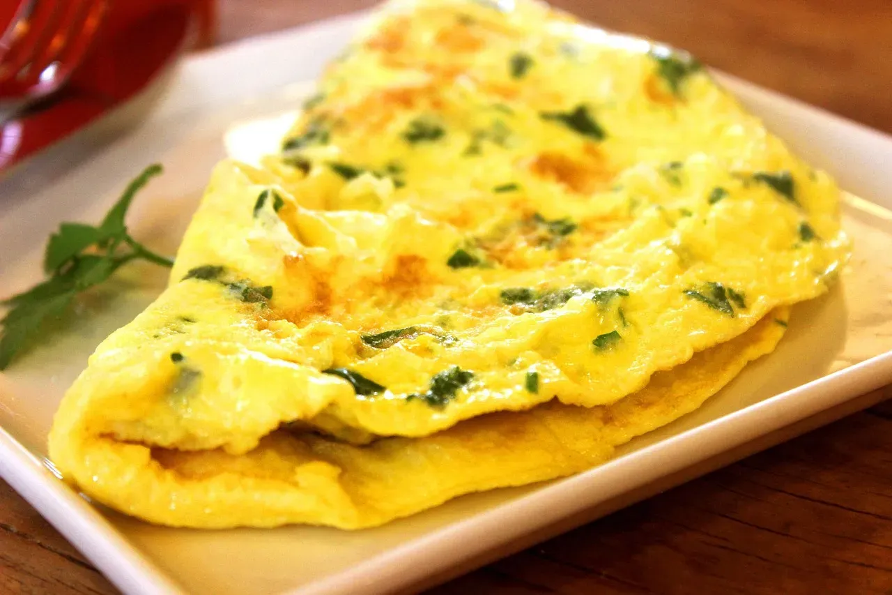 7. Overpriced Omelets at Casual Dining Spots (Image Credits: Pixabay)