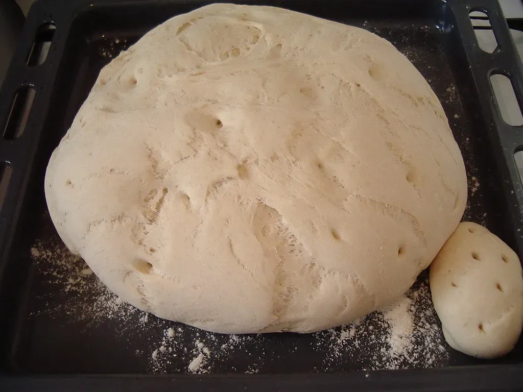 9. Yeast Dough - The Baking Ingredient That Expands Inside Your Pet (Image Credits: Flickr)