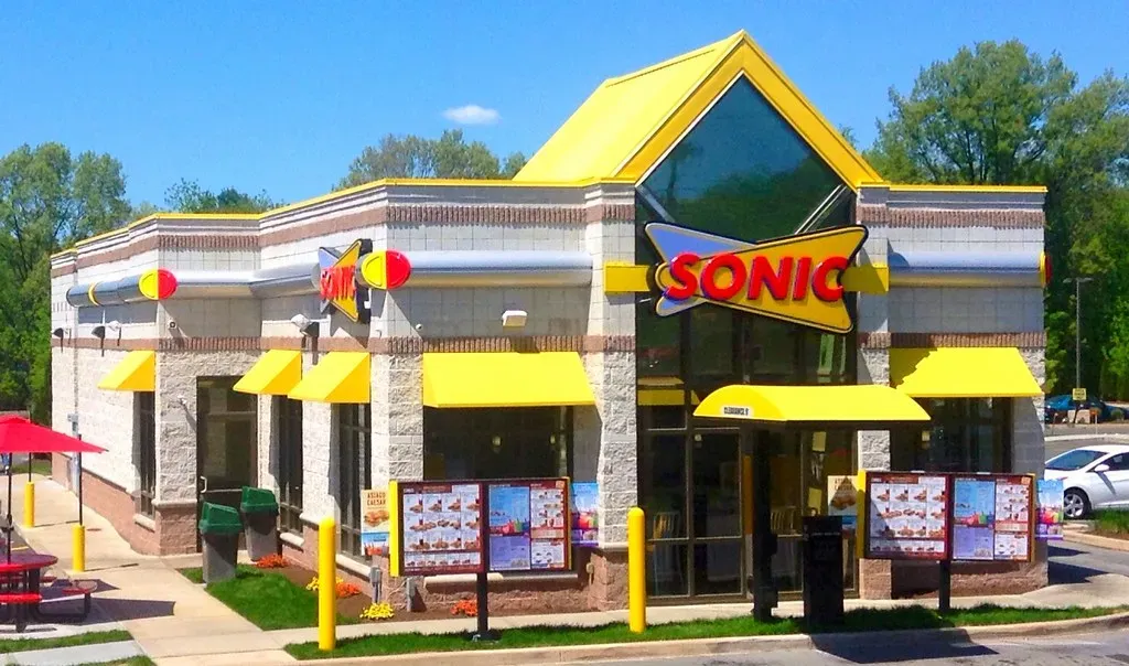 9. Sonic Drive-In - A Novelty That Wore Off (JeepersMedia, Flickr, CC BY 2.0)