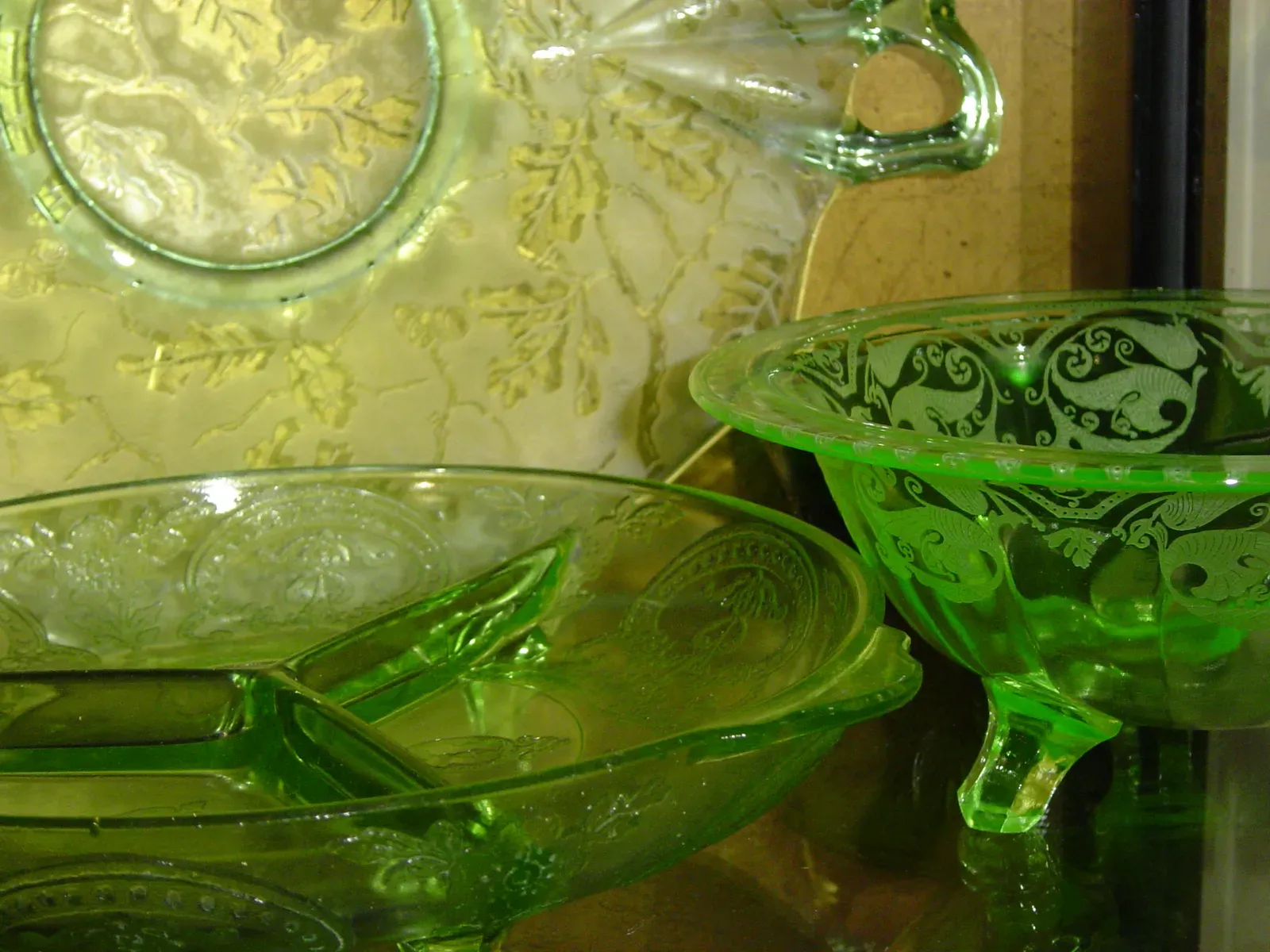 Jadeite Fire-King Dishware (Image Credits: Wikimedia)