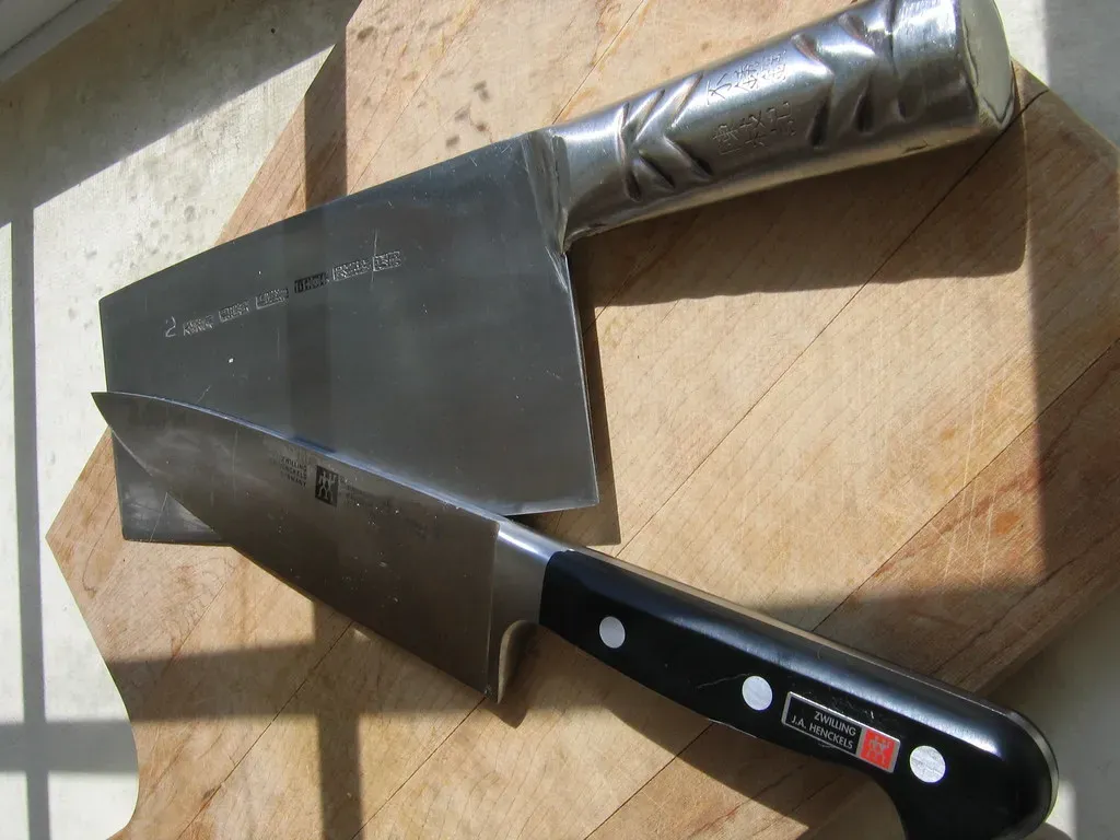 Carbon Steel Knives Face Accelerated Destruction (Image Credits: Flickr)