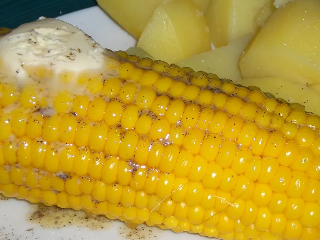 Buttered Corn Swimming In Excess Sodium (Image Credits: Flickr)