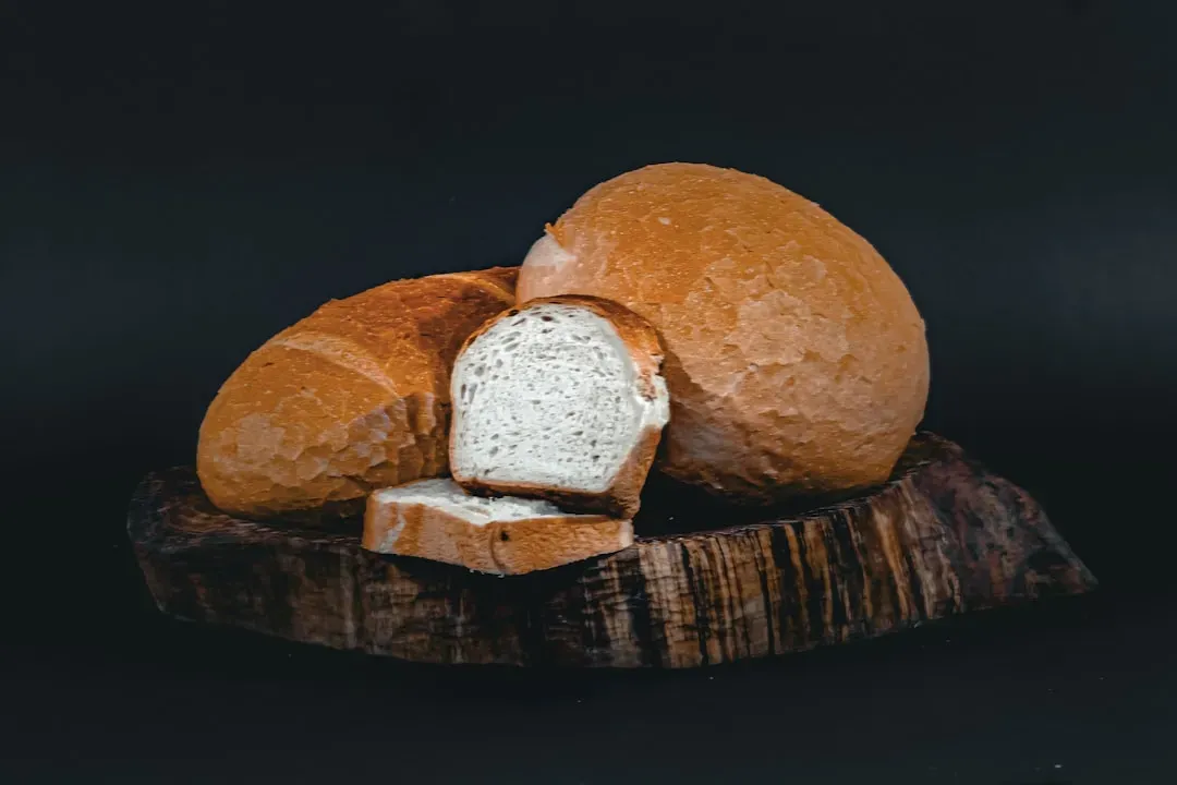 7. Refined Carbohydrates and White Bread: The Unexpected Cholesterol Creep (Image Credits: Unsplash)