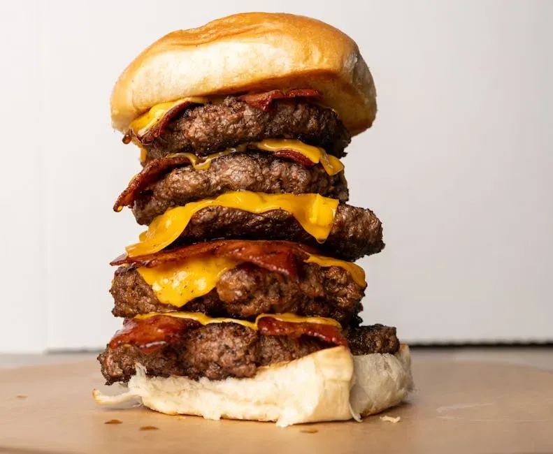 11. The T-Rex Burger Is Real, But Ordering It Takes Some Strategy (Image Credits: Pexels)