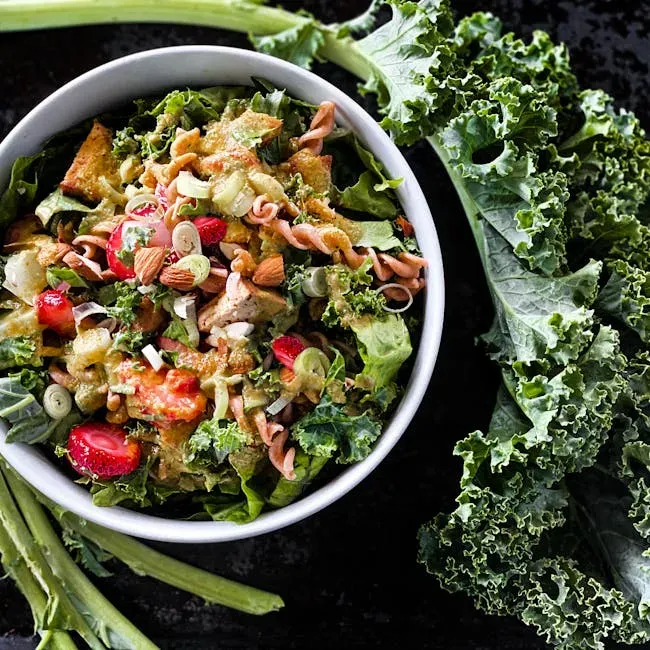 4. Leafy Greens: The 11-Year Brain Age Advantage (Image Credits: Pexels)