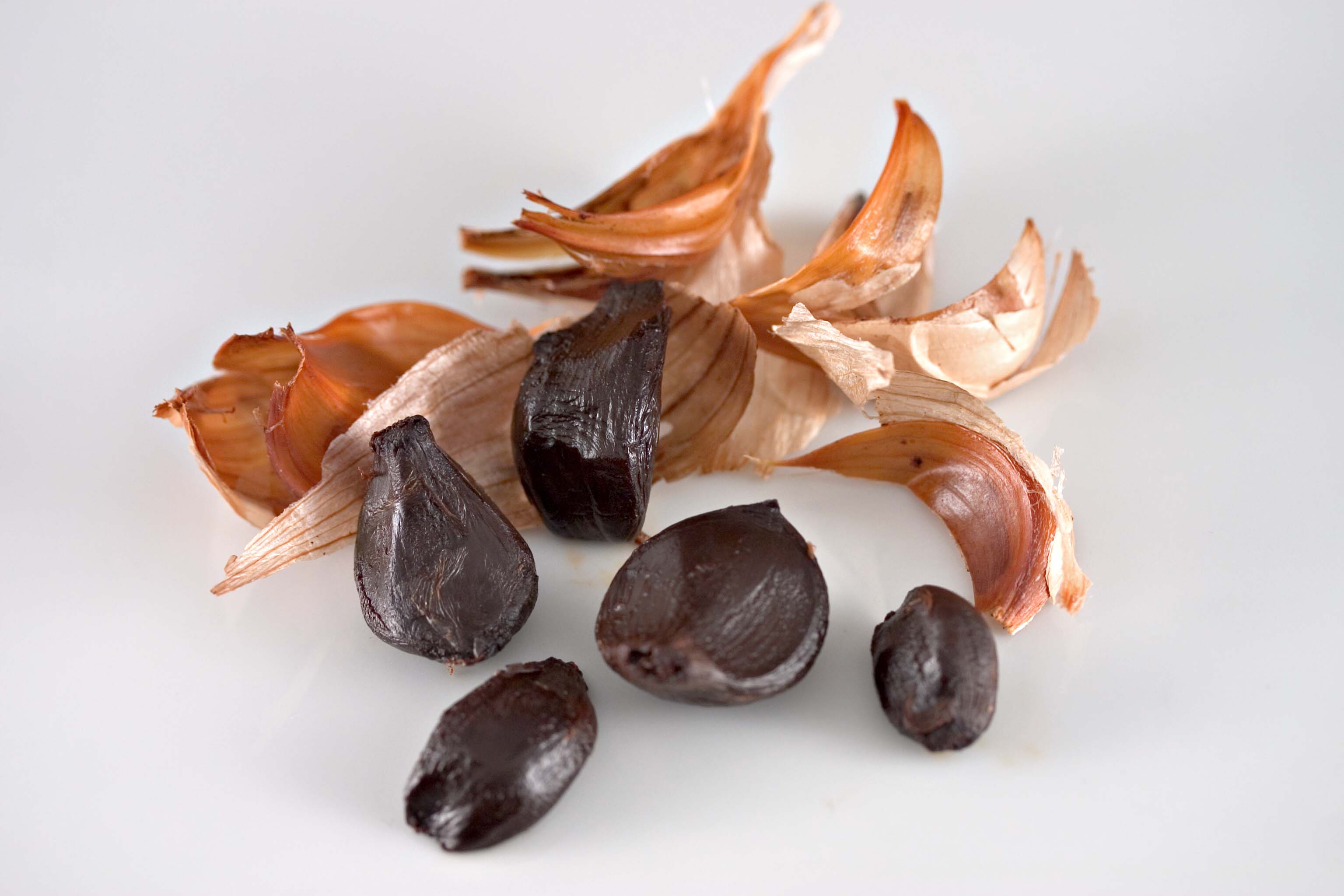 Fermented Black Garlic: The Sweet Dark Secret (Image Credits: Wikimedia)