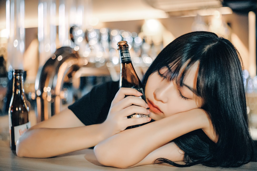 Alcohol as a sleep aid - the deceptive nightcap (image credits: unsplash)