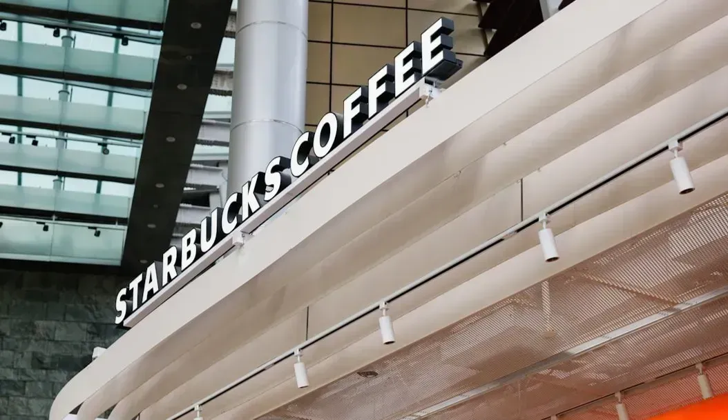 Starbucks Is Fighting Back, But the Road Is Long (Image Credits: Unsplash)