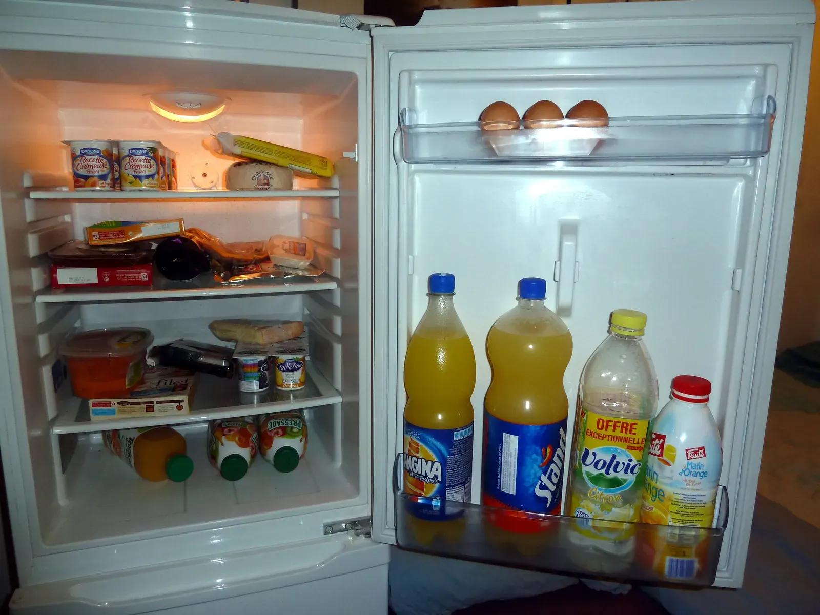 2. Refrigerators: Cold, Hard Performance Data (By Bretwa, CC0)