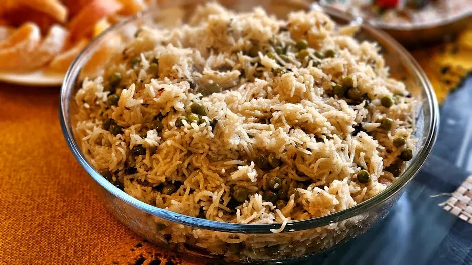 2. Rice: The Timeless Pantry Workhorse (Image Credits: Pexels)