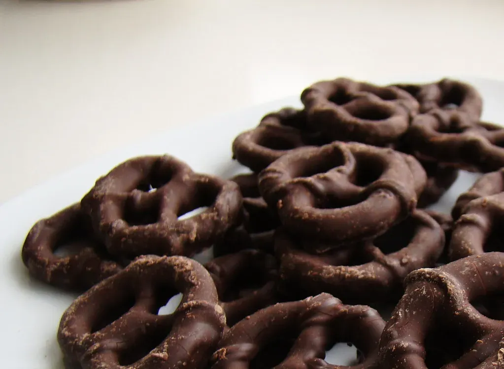 7. Chocolate-Covered Pretzels: The Triple Threat of Salt, Sugar, and Fat (Vegan Feast Catering, Flickr, CC BY 2.0)