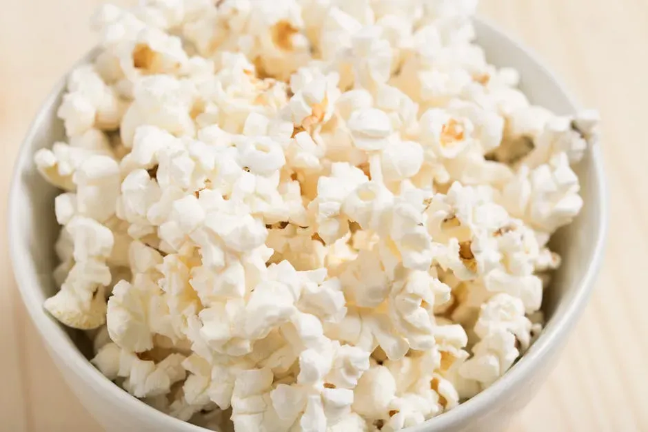 10. Air-Popped Popcorn: The Surprise Snack Winner (Image Credits: Pexels)