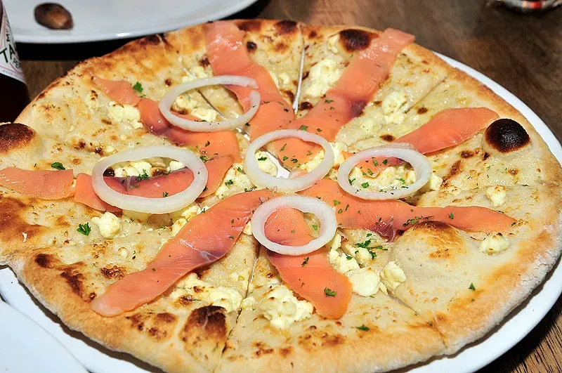9. Spago's Smoked Salmon Pizza vs. the Famous Tuna Cones (irwandy, Flickr, CC BY 2.0)