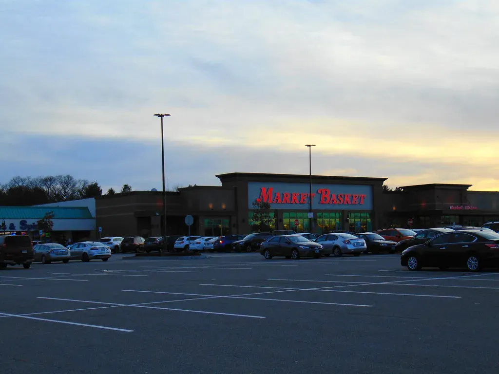 6. Market Basket and Grocery Outlet - Regional Gems Worth Seeking Out (jjbers, Flickr, CC BY 2.0)