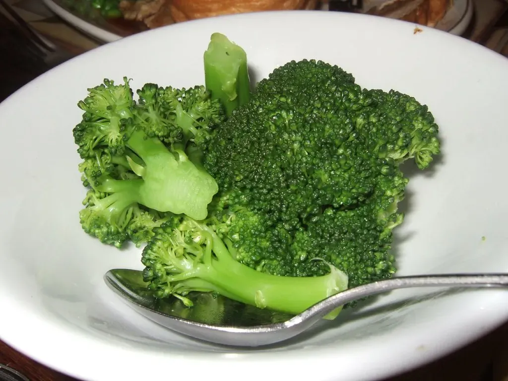2. Broccoli (Ben Sutherland, Flickr, CC BY 2.0)