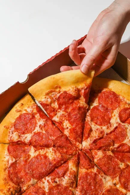 Mistake #4: Ordering a Pizza That Was Already Cut Before Delivery (Image Credits: Pexels)