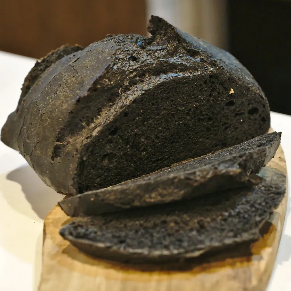 6. Activated Charcoal: The Black Food Trend That Faded Fast (Image Credits: Flickr)