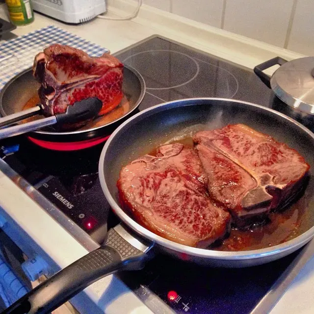 10. Cooking Tough Cuts Too Fast Instead of Low and Slow (Image Credits: Wikimedia)