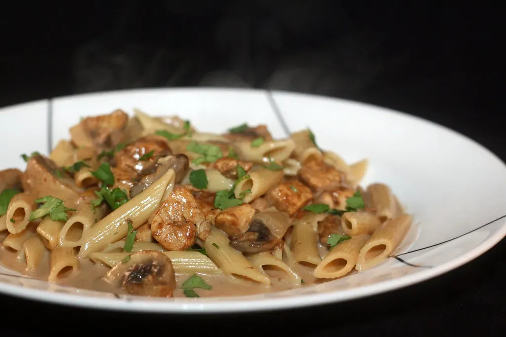 2. Cheesecake Factory Louisiana Chicken Pasta: The Sodium Catastrophe (Image Credits: Flickr)