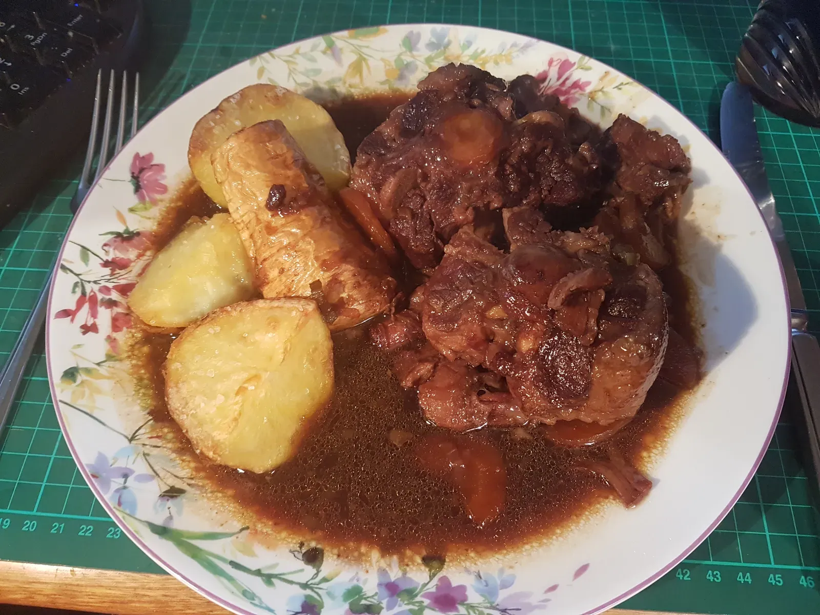 Oxtail: Butcher Scraps to Fine Dining Star (Image Credits: Wikimedia)