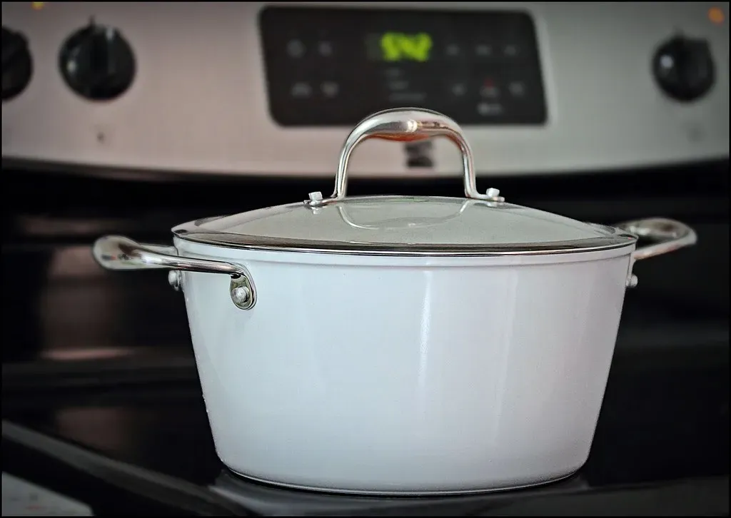 Ceramic-Coated Cookware From Certain Manufacturers (Image Credits: Flickr)