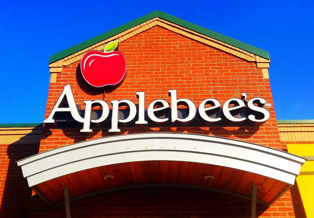 4. Applebee's - The Neighborhood Grill Nobody Needs (JeepersMedia, Flickr, CC BY 2.0)