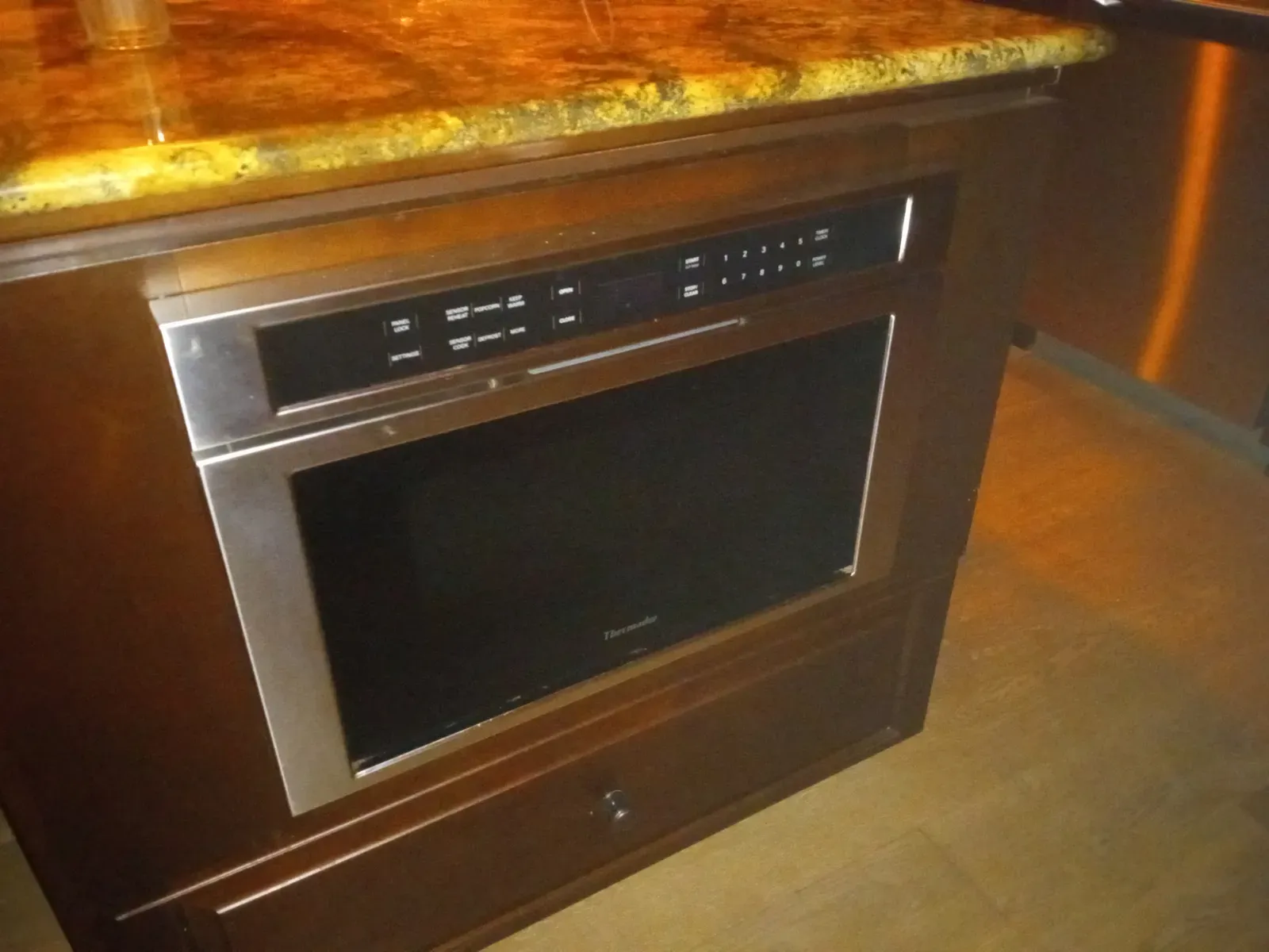 6. Microwave Ovens: More Than Just Reheating Leftovers (By Sonny doe, CC BY-SA 4.0)