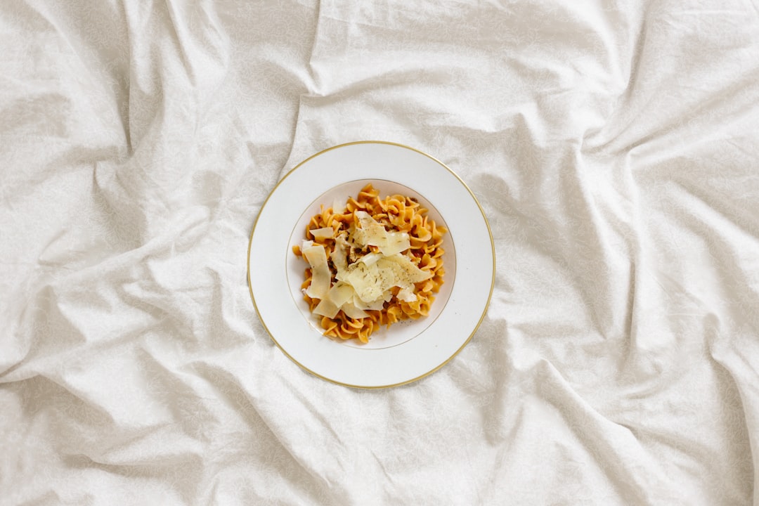 Eating close to bedtime - when your stomach betrays your sleep (image credits: unsplash)