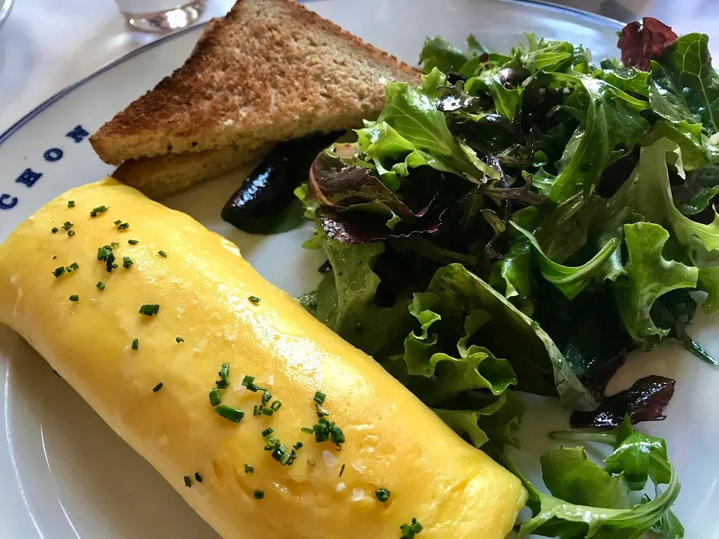 2. The Restaurant Omelet: Pay Steakhouse Prices for Scrambled Eggs (anokarina, Flickr, CC BY-SA 2.0)