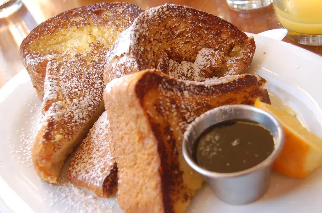 1. The Cheesecake Factory's Bruléed French Toast: Breakfast Dressed as a Bomb (Image Credits: Flickr)