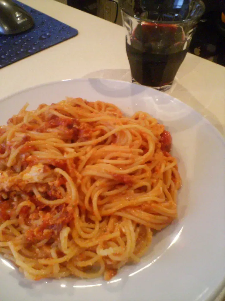 2. Basic Pasta Dishes: You're Essentially Paying for Boiling Water (Bopuc, Flickr, CC BY 2.0)