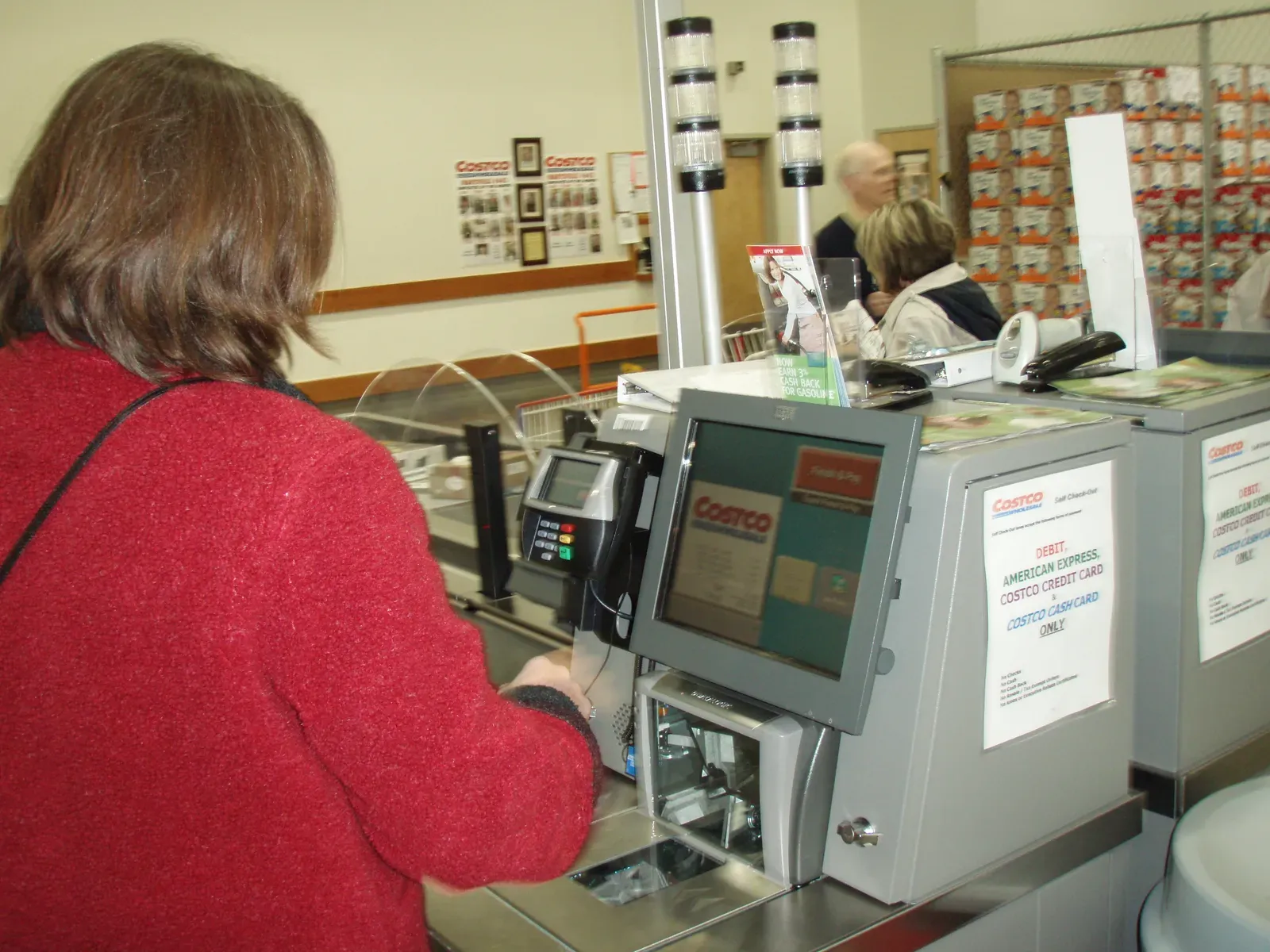 1. The Self-Checkout Takeover - Unpaid Labor in Disguise (Image Credits: Wikimedia)