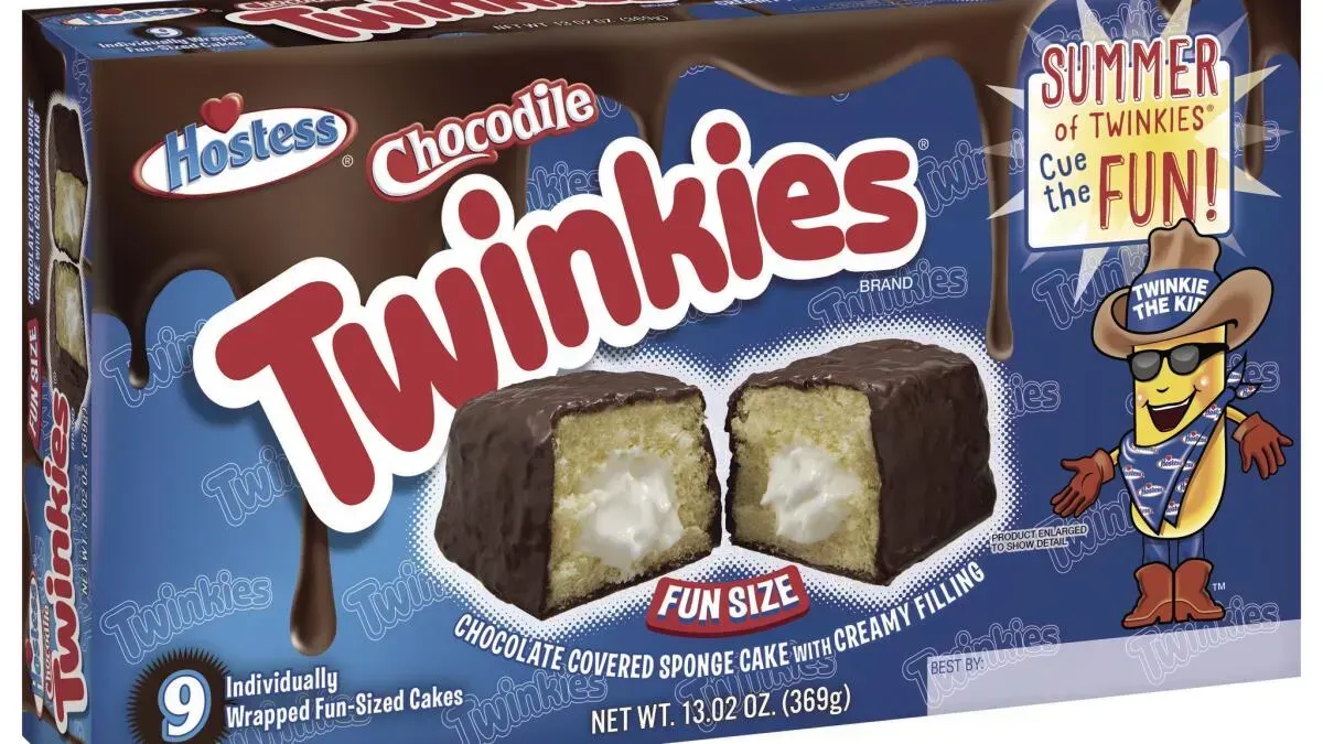 Hostess Chocodiles (Image Credits: Https://ca-times.brightspotcdn.com/dims4/default/778e3d0/2147483647/strip/true/crop/2048x1152+0+117/resize/1200x675!/quality/75/?url=https%3A%2F%2Fcalifornia-times-brightspot.s3.amazonaws.com%2F72%2F04%2Fc2454bdd03c14b69bdf0dad4d8ba%2Fla-fo-hostess-announces-the-return-of-the-choc-001)