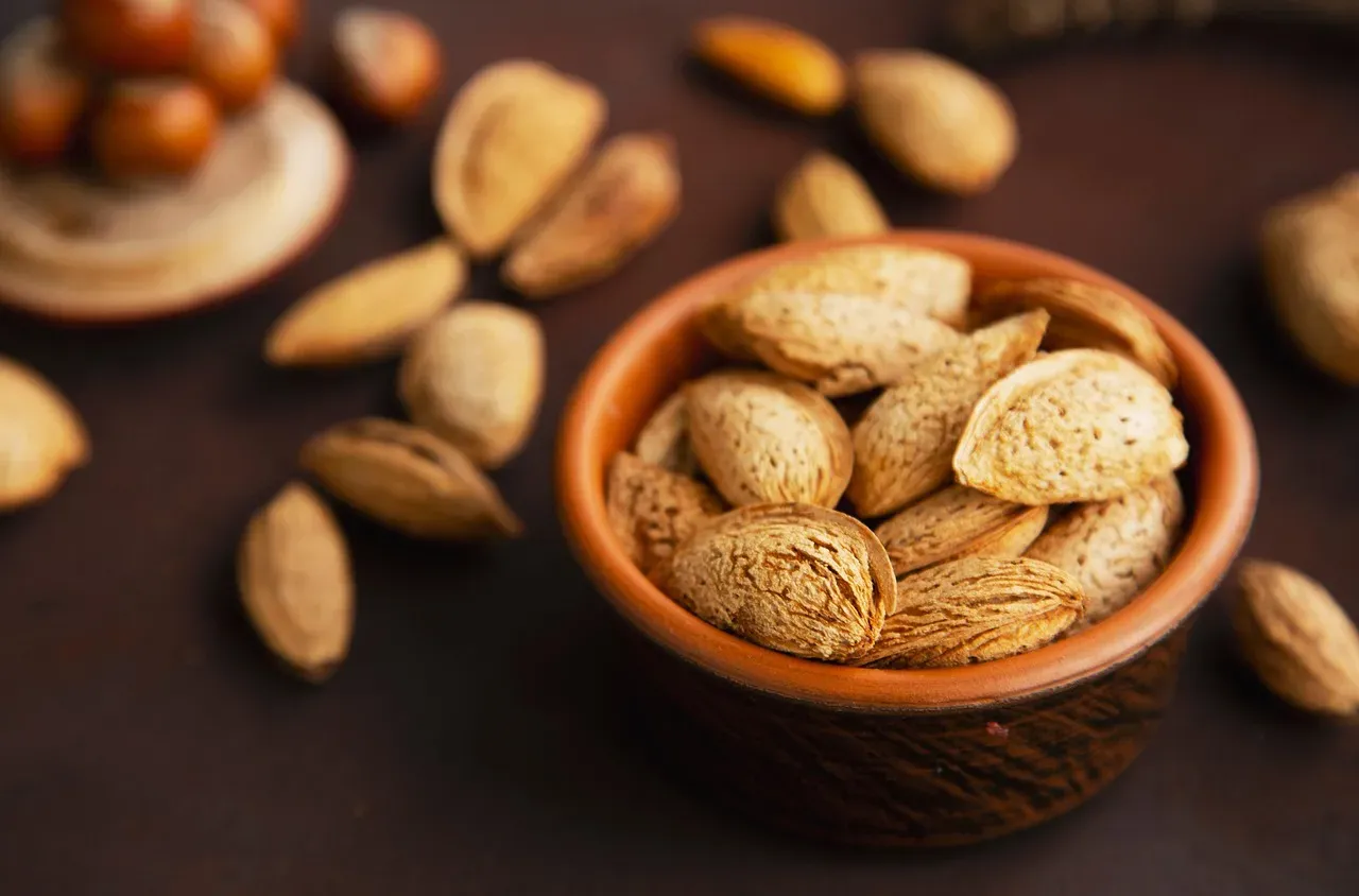 2. Almonds - The Everyday Nutritional Powerhouse (Image Credits: Pixabay)