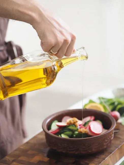4. Bottled Salad Dressings with Refined Oils and Emulsifiers (Image Credits: Pexels)