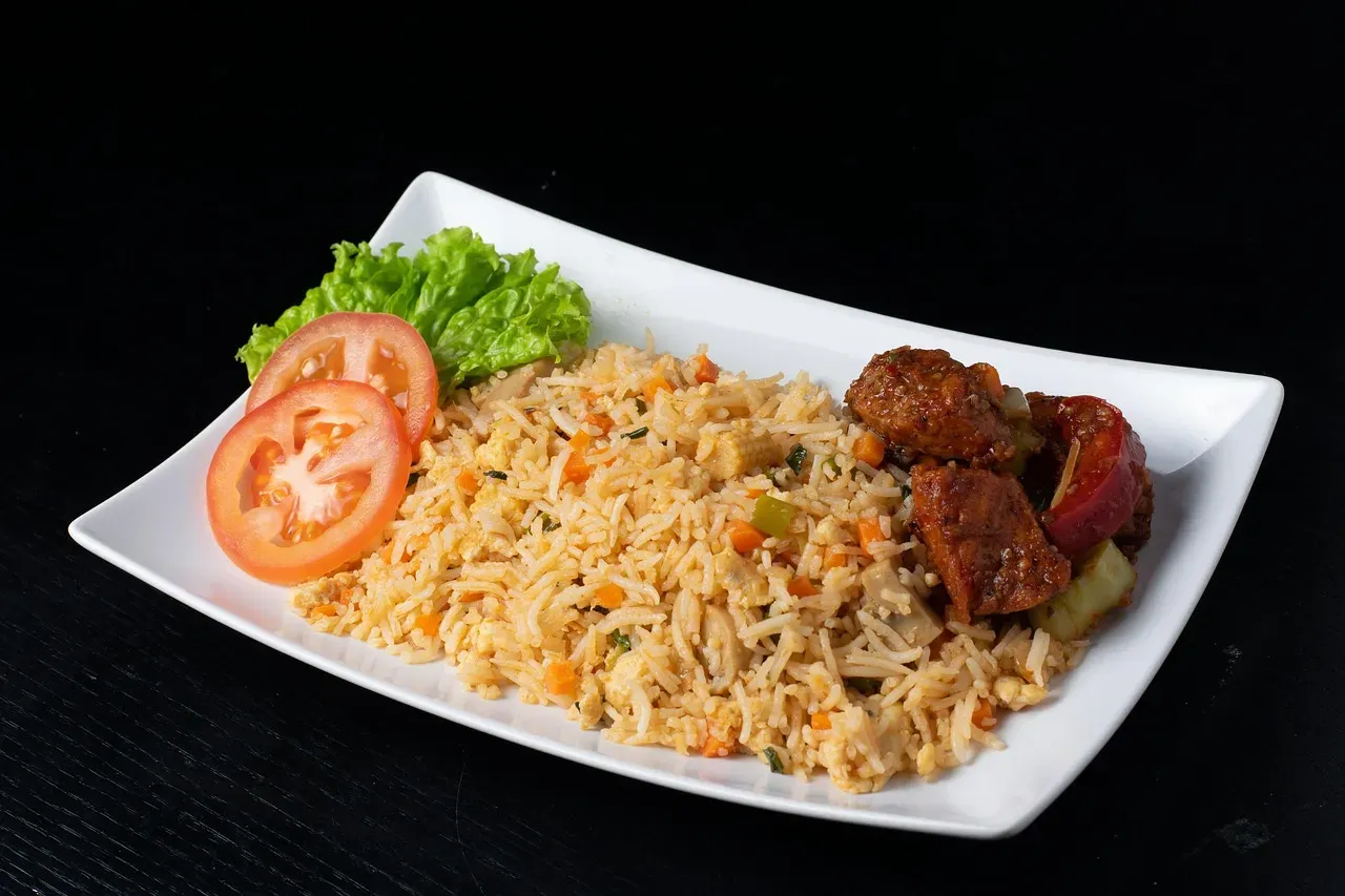 5. Vegetable Fried Rice: The King of Using What's Left (Image Credits: Pixabay)