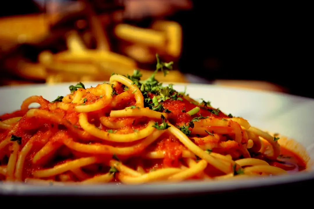 8. Basic Pasta Marinara: Paying a Premium for Boiled Water (Image Credits: Unsplash)
