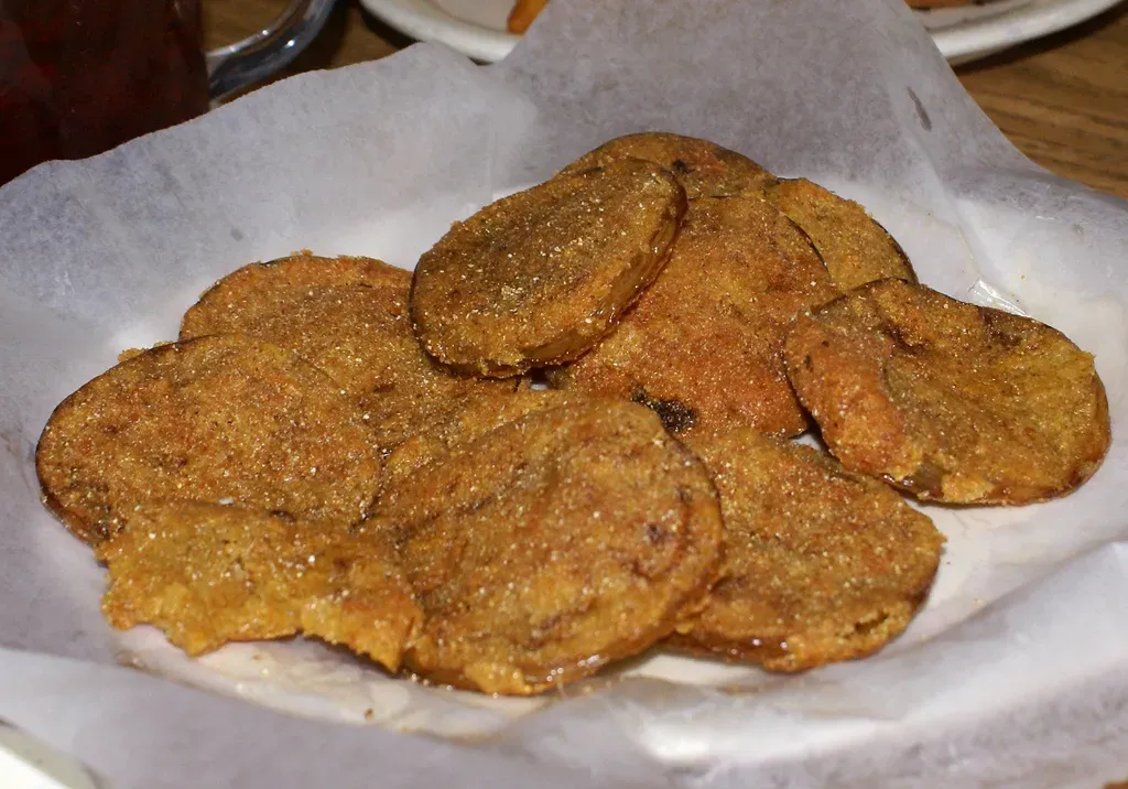 Fried Green Tomatoes: Southern Resourcefulness on a Plate (Image Credits: Wikimedia)