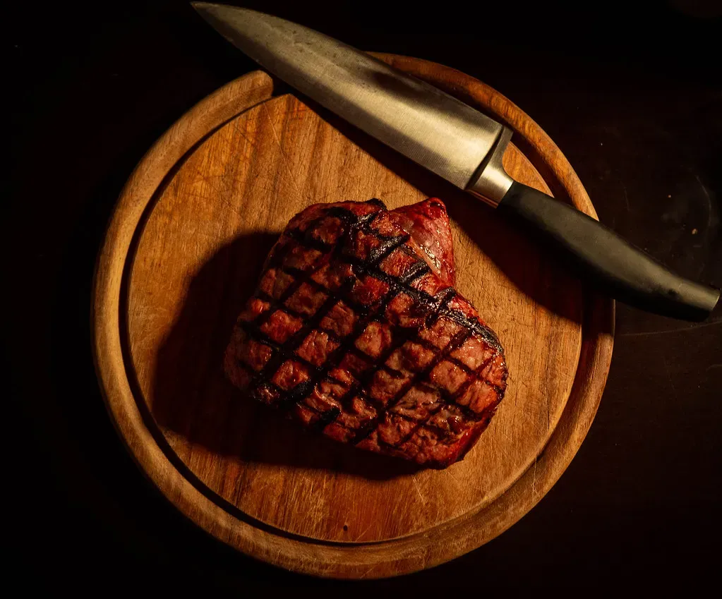 2. Never Immediately Cut on a Hard or Glass Cutting Board (mxgffm, Flickr, CC BY 2.0)