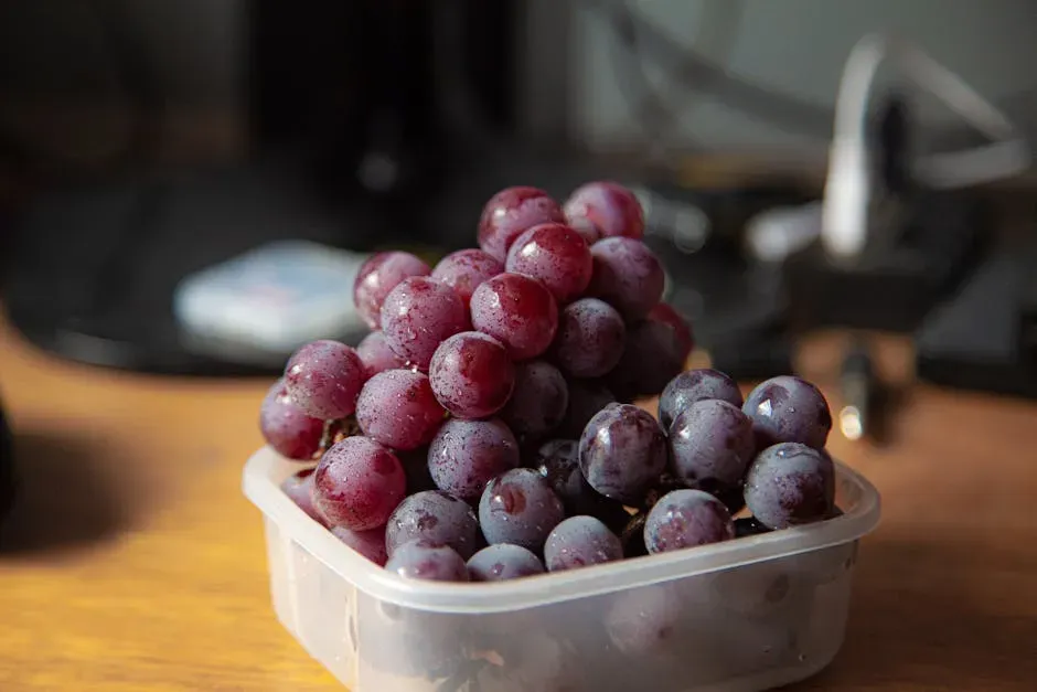 2. Grapes: Innocent-Looking, Sugar-Loaded (Image Credits: Pexels)