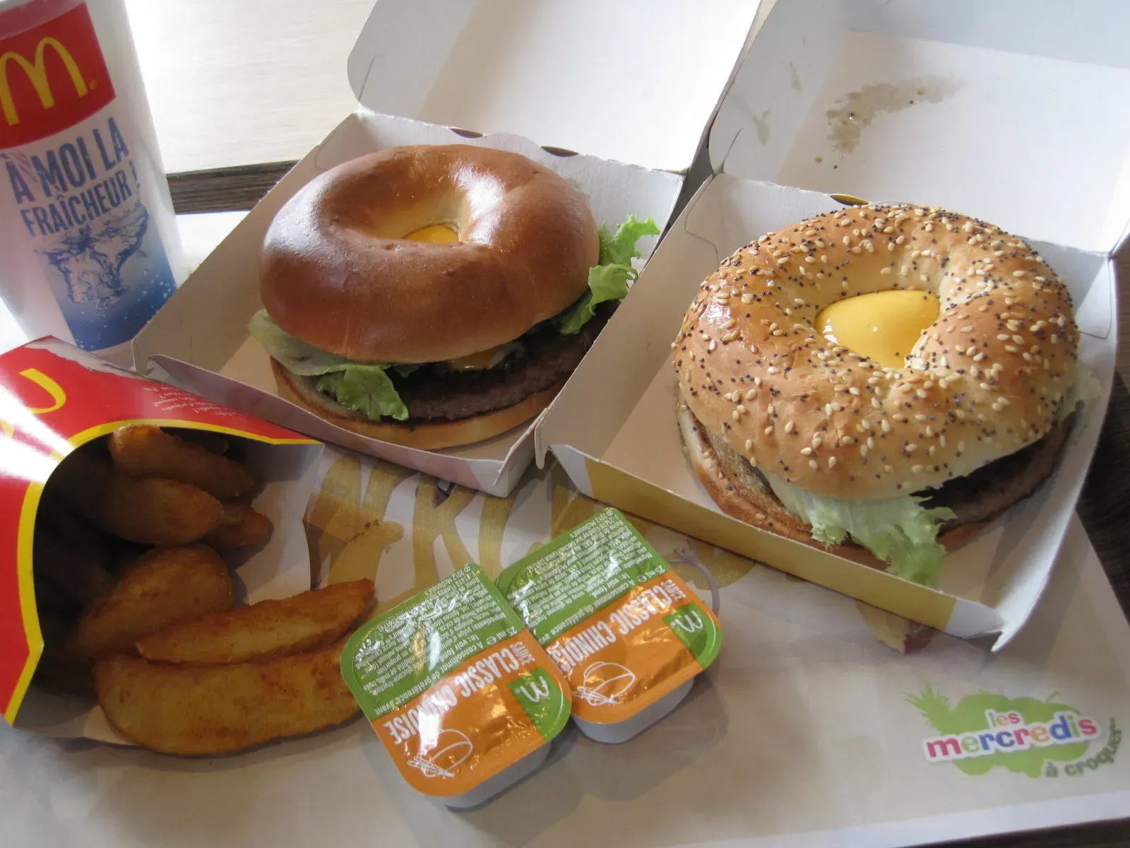 4. McDonald's Bagel Breakfast Sandwiches (By Arnaud 25, CC BY-SA 3.0)