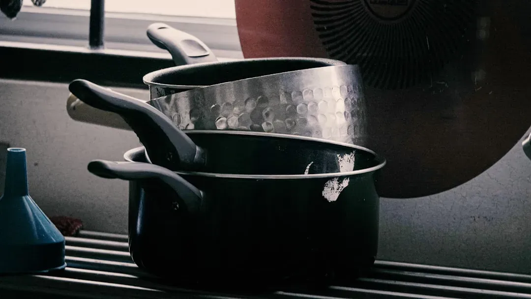 How Thermal Shock Destroys Your Cookware in Seconds (Image Credits: Unsplash)