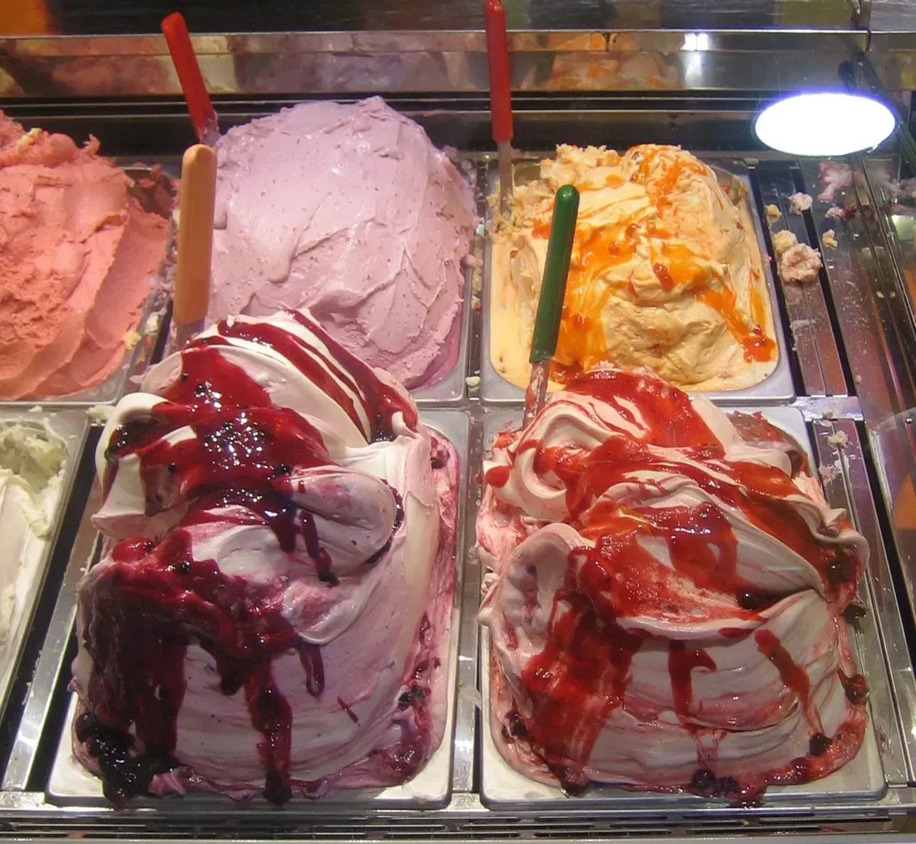 6. Gelato in Tourist Areas, Italy (Image Credits: Self-photographed, CC BY-SA 3.0)